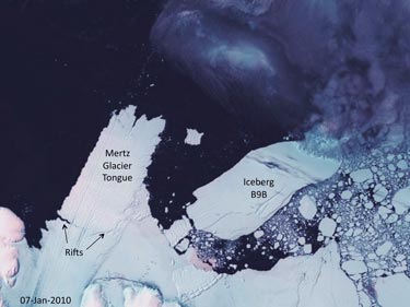 B9B approaches the Mertz Glacier tongue 7 January 2010