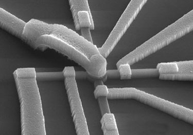 Scanning electron microscope image of the read-write device