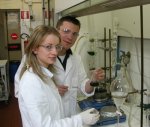 Carbon nanotubes head for brain repair: nanotube researchers in the lab