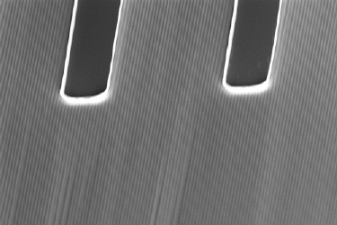 Nano-lines array