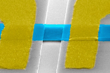 Graphene bridges a thermal gap