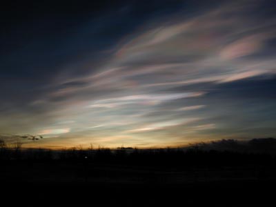 Polar stratospheric clouds: water vapour in the lower stratosphere plays an important role in climate change Polar stratospheric clouds: water vapour in the lower stratosphere plays an important role in climate change