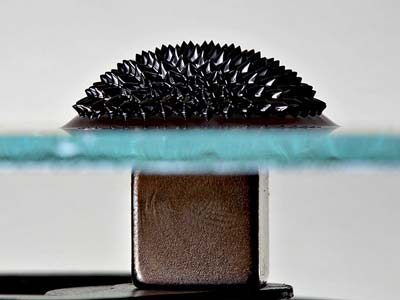 Spiky surface ferrofluid due to a magnetic field
