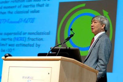 Photo of Moses Chan speaking about supersolids