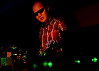 Photo of Cuong Dang of Brown University operating a red CQD-VCSEL