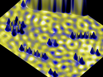 Iron chains and flowers revealed in a spin-polarized scanning-tunnelling-microscope image
